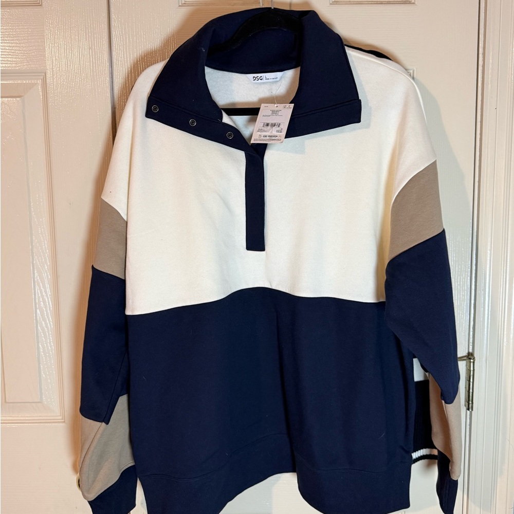 Women’s DSG Sweater NWT Large